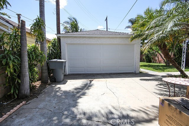 Building Photo - 2920 Los Flores Blvd