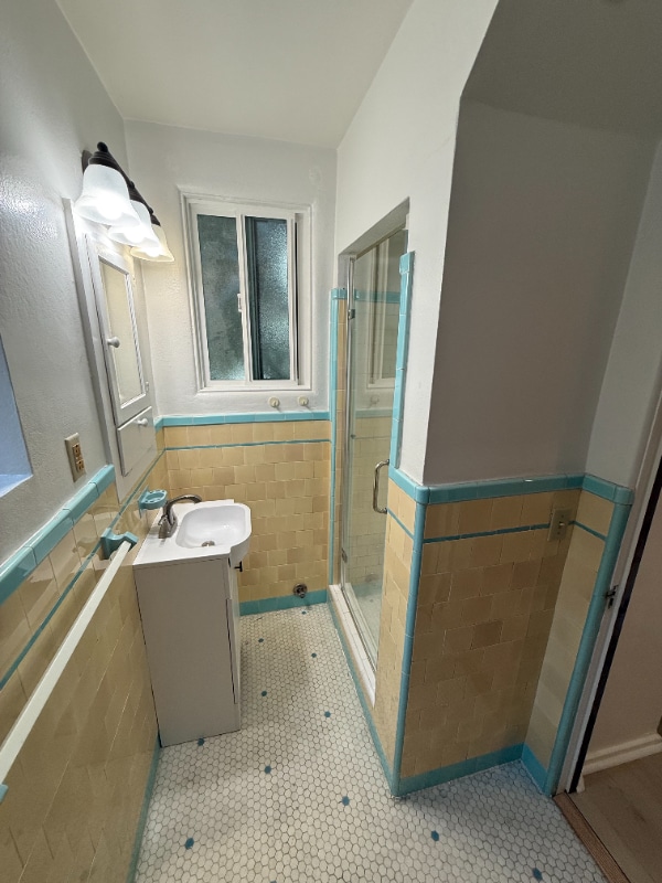 Building Photo - 1701 Le Roy Ave