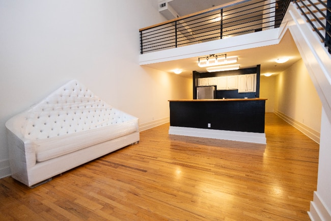 Building Photo - 523 N Bertrand St