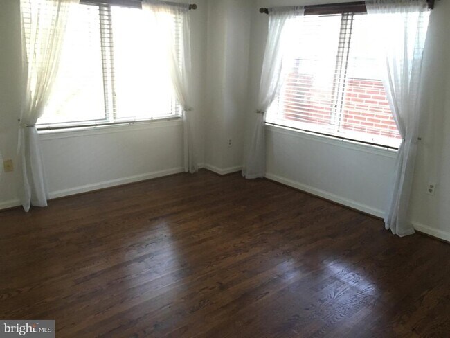 Building Photo - 545 E Braddock Rd