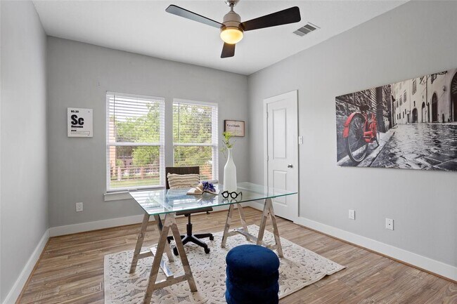 Building Photo - 4525 Beacon Hill Dr