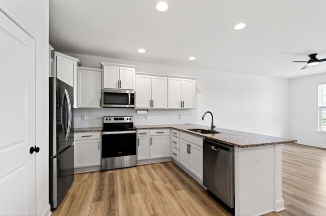 Building Photo - Beautiful Modern 3BR Townhome in the Heart of Wendell!