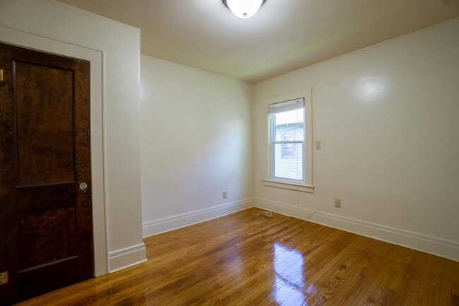 Building Photo - 229 Fellows Ave
