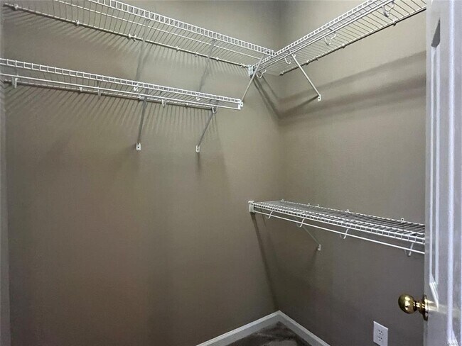 Building Photo - 1966 Chancellor Ridge Rd