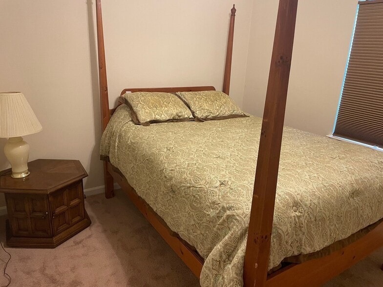 Building Photo - 107 Travellers Ln