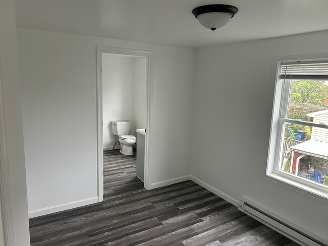 Building Photo - 20 Hedgewood Dr
