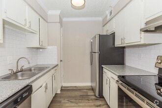 Building Photo - Step Into Style – Upscale Living Starts Now!