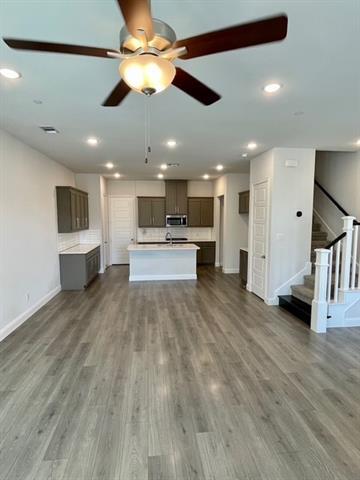 Building Photo - 4929 Barcelona Ave