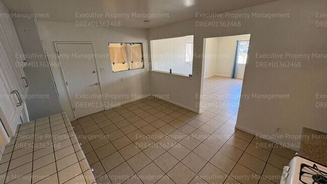 Building Photo - 3 bedroom 1 bathroom house located near E. California Ave/ Mt Vernon Ave