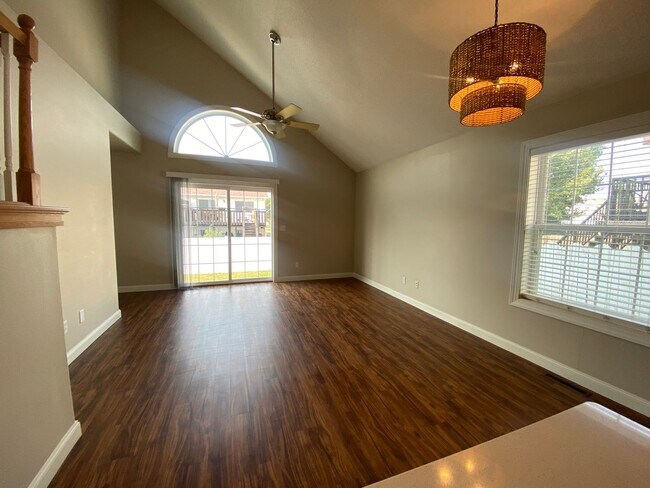 Building Photo - A RELAXING RETREAT - 3 bd/2.5 bath Twin Home for Rent