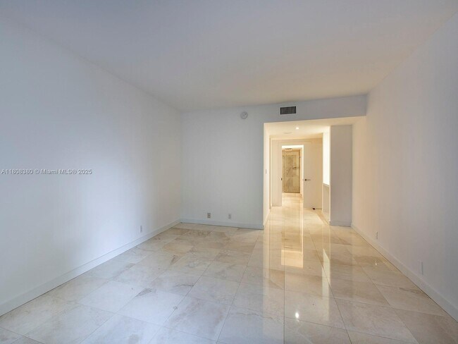 Building Photo - 121 Crandon Blvd