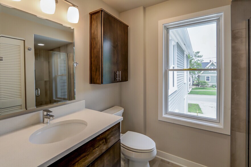 Building Photo - 1213 Vilas Ave
