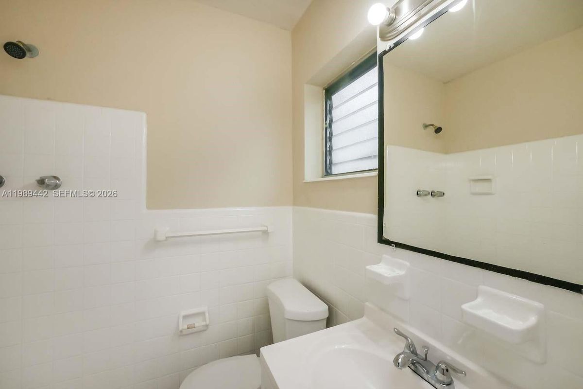 Building Photo - 1511 NE 205th Terrace