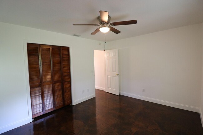 Building Photo - 4225 Oak Ln