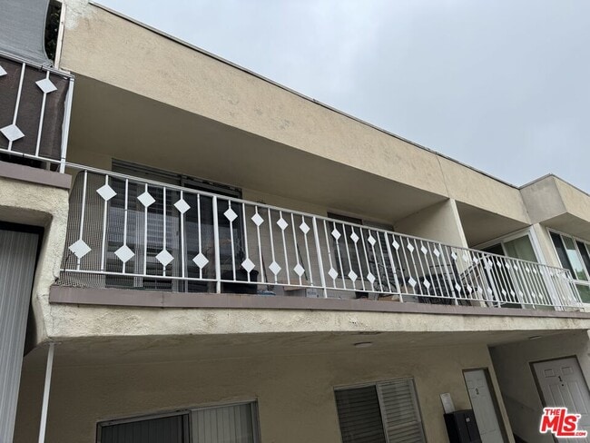 Building Photo - 563 E Hazel St