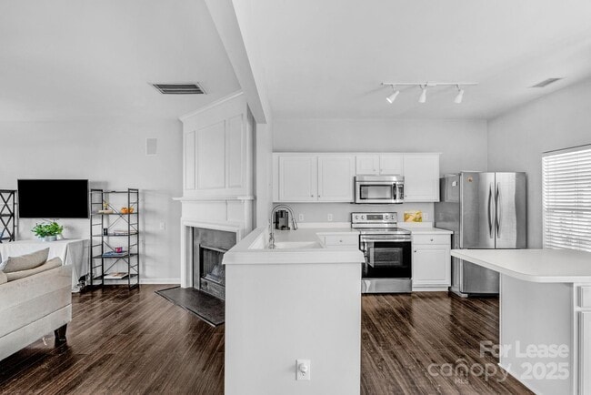 Building Photo - 3213 Mannington Dr