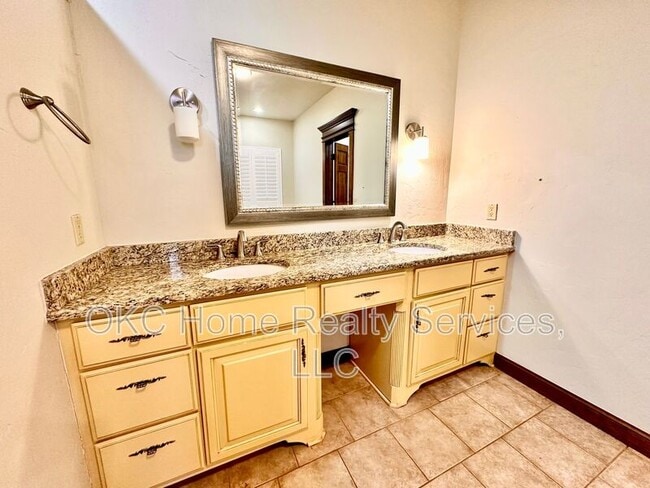 Building Photo - 1216 NW 190th Pl