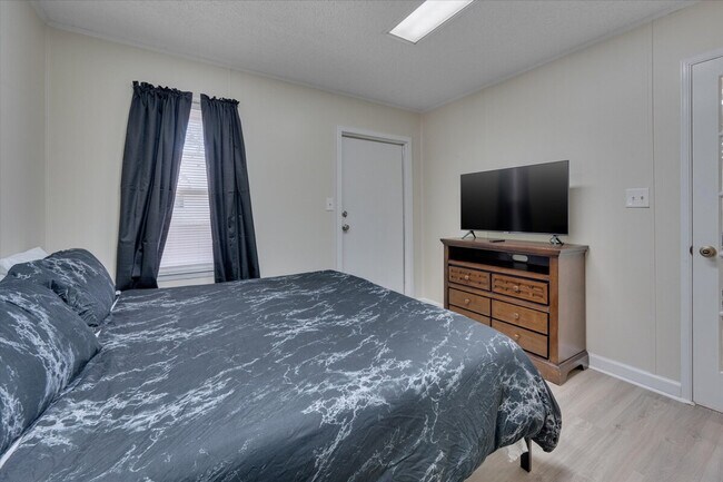 Building Photo - 4217 Neal Rd