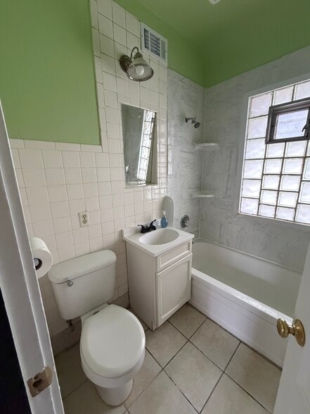 Building Photo - 2647 S 28th St