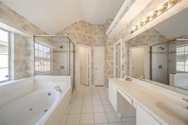 Building Photo - 4824 Holly Berry Dr