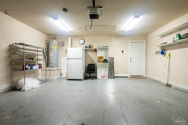 Building Photo - 305 Friar Tuck Rd
