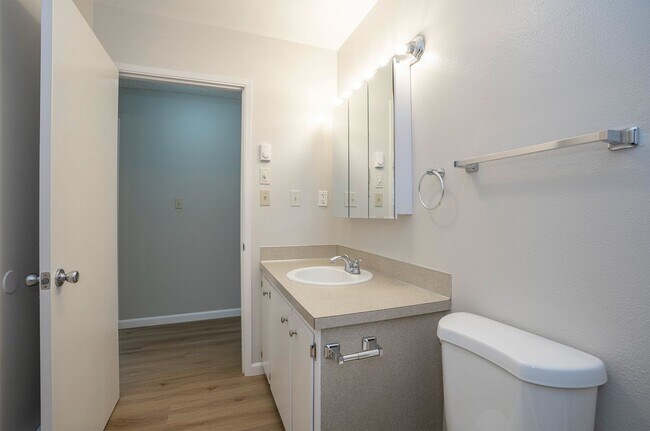 Building Photo - Remodeled 2BR w/ Garage, Fenced Yard & Stainless Steel Appliances