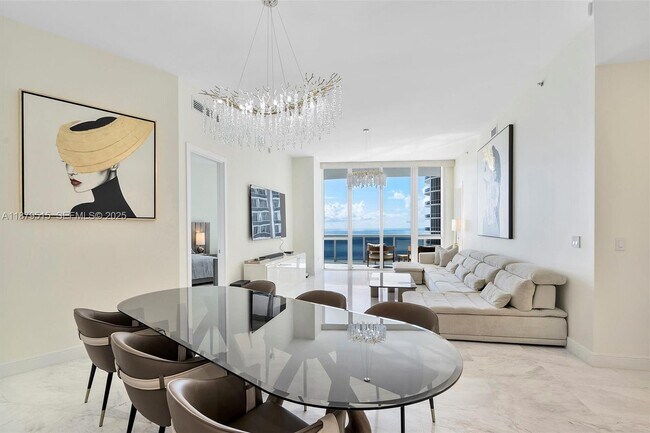 Building Photo - 16001 Collins Ave