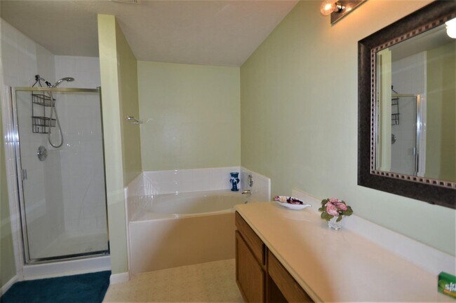 Building Photo - 5126 Riverwood Dr