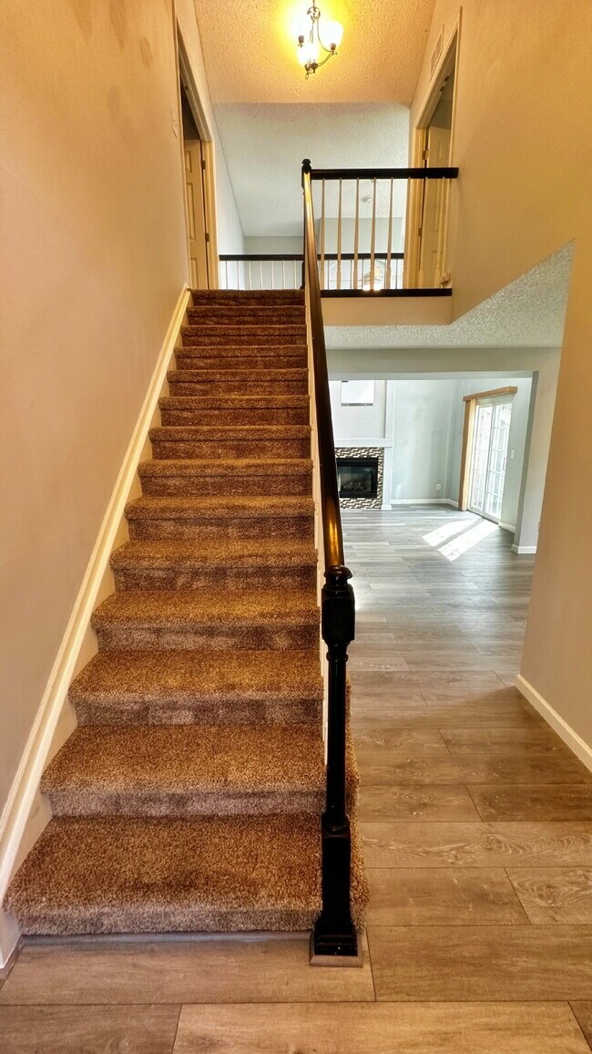 Building Photo - Quiet End Unit 3 Bed 2 Bath Townhome in Cherry Creek Schools Close to Cherry Creek Reservoir!! 2 ...