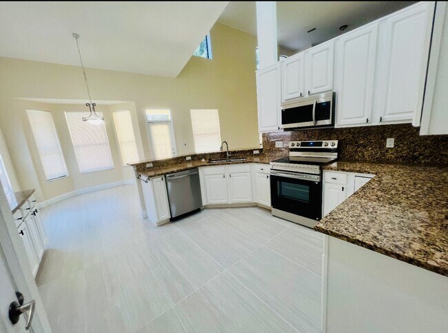 Building Photo - 5/4 HEATHROW POOL HOME!