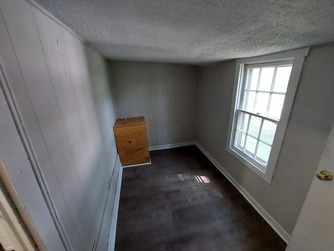 Building Photo - 1411 Underwood Ave