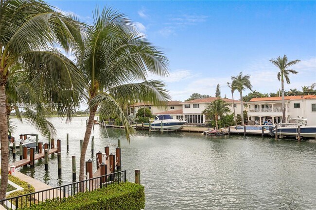 Building Photo - 9440 W Bay Harbor Dr