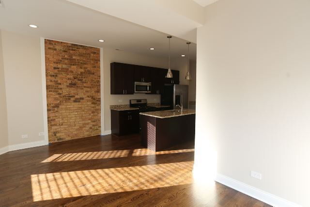 Building Photo - 1218 W Diversey Pkwy