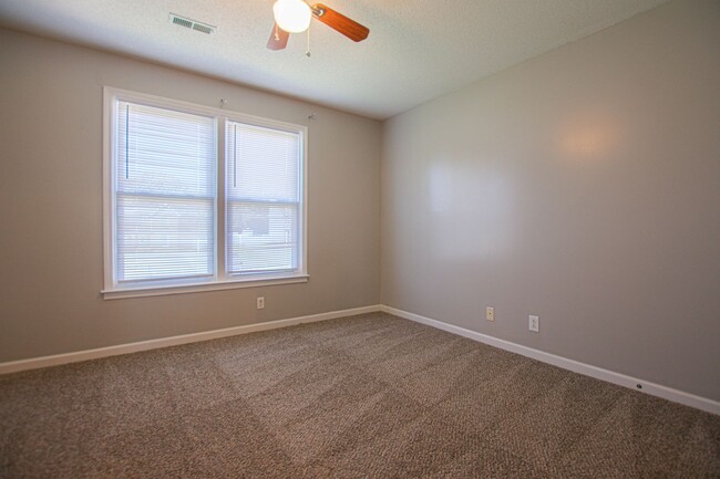 Building Photo - Pet Friendly Four Bedroom!