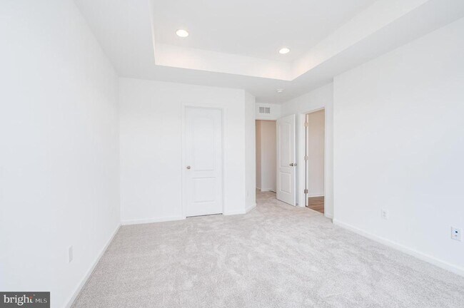 Building Photo - 301 Hillsdale Pl