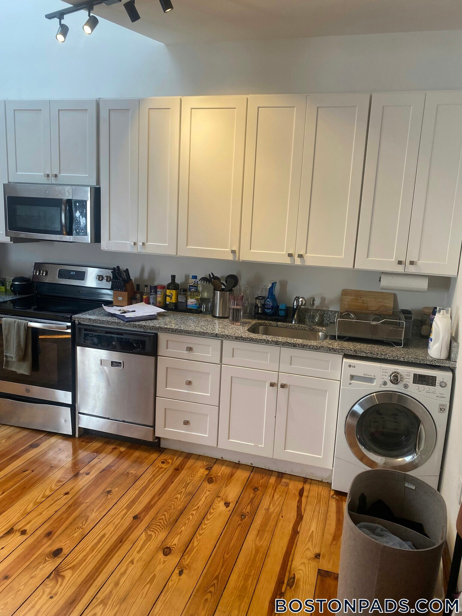 Building Photo - 600 Columbia Rd