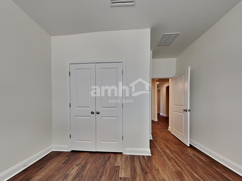 Building Photo - 370 Banyan Frst Dr