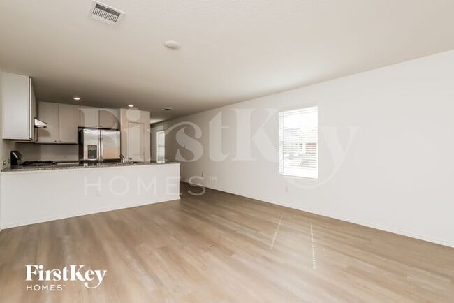 Building Photo - 10422 McClintock Dr