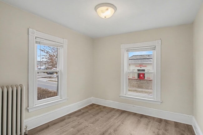 Building Photo - 440 Diamond Ave NE