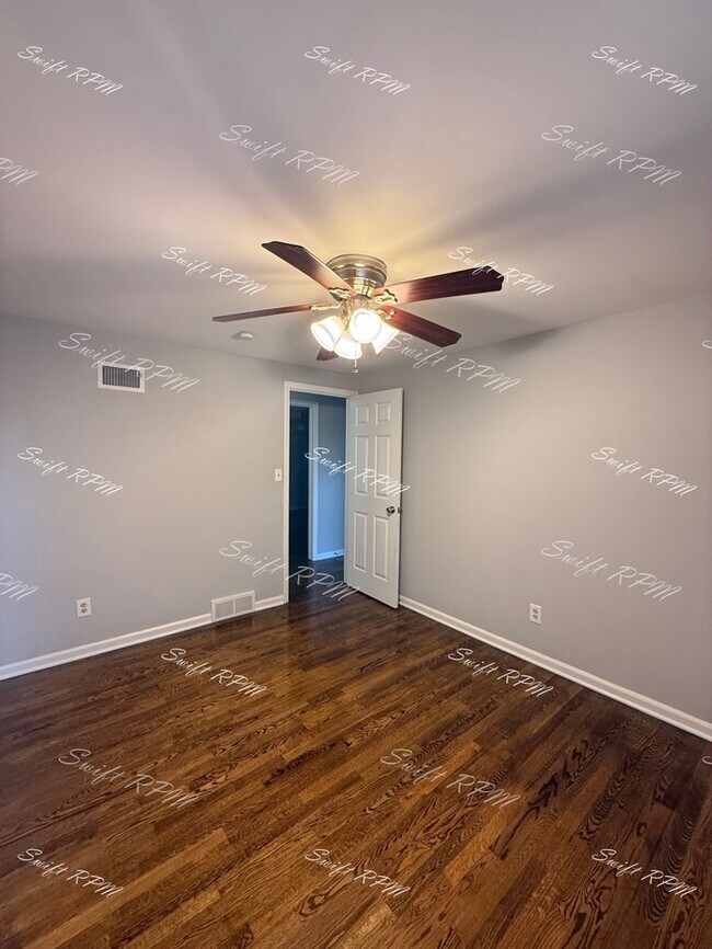 Building Photo - 9805 Carter Dr