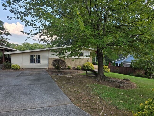 Building Photo - 3659 Ashwood Dr SE