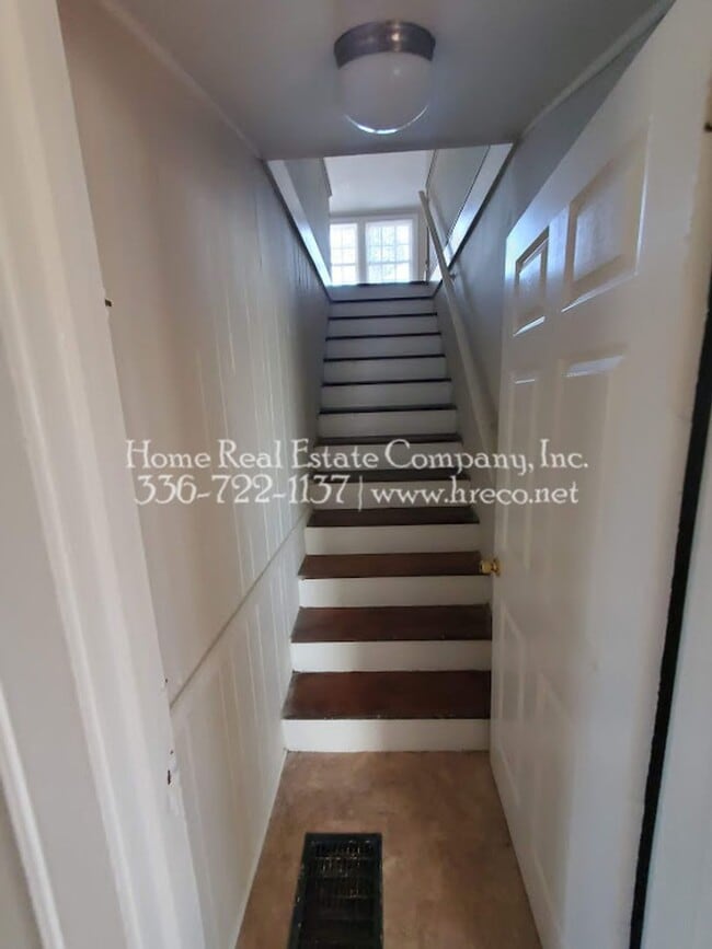 Building Photo - 1354 Westbrook Plaza Dr