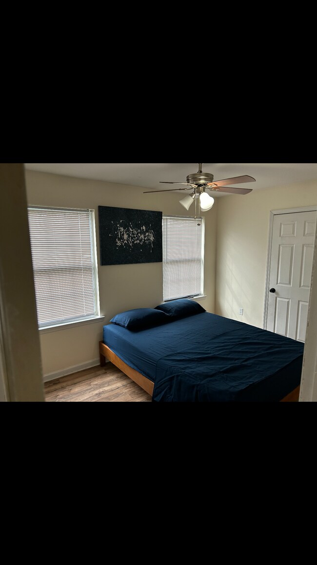 Building Photo - 245 Leslie St