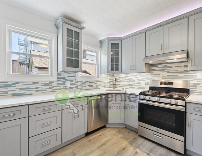 Primary Photo - No Broker Fee! Spacious 3-Bed, 2-Bath Apar...