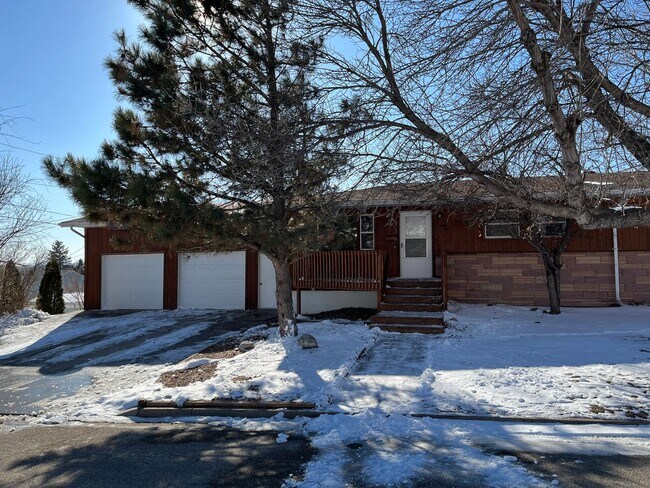 Primary Photo - Private 4 bedroom and 2 bathroom home