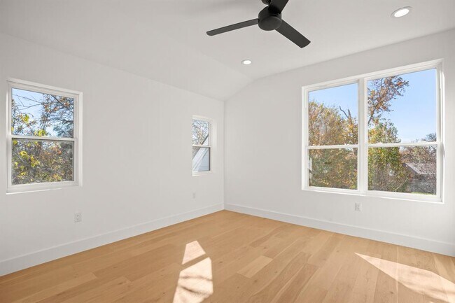 Building Photo - 2715 Sweeney Ln