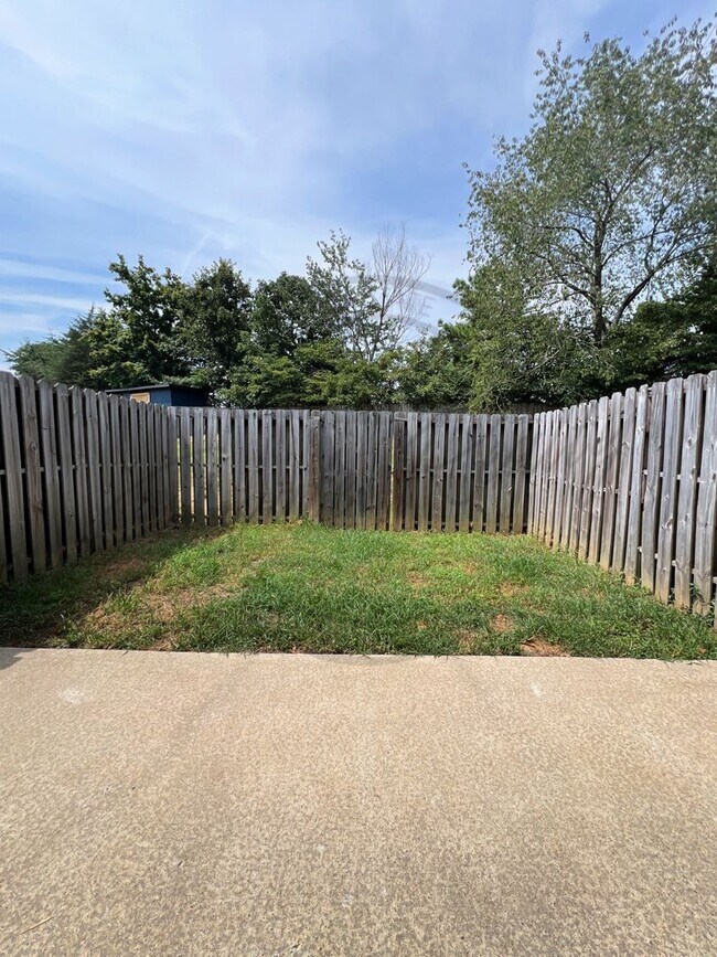 Building Photo - SPECIAL: FIRST MONTHS RENT FREE! Two Bedro...