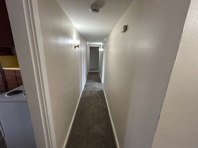 Building Photo - 5 Bed - 1.5 Bath Single Family Home in Lorain