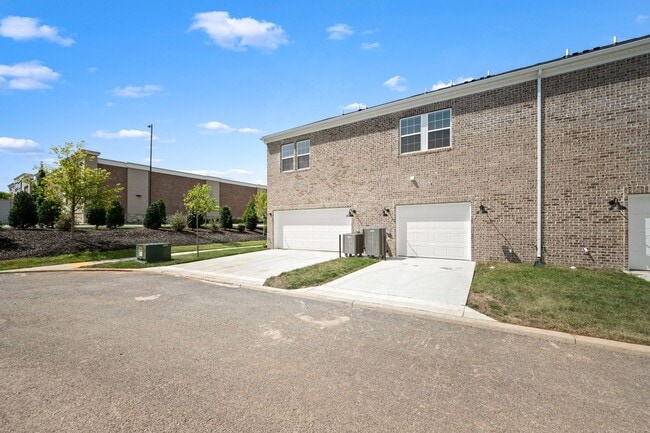 Building Photo - 2718 Willowoak Trl