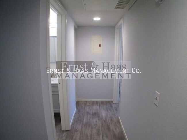 Building Photo - 1121 Obispo Ave